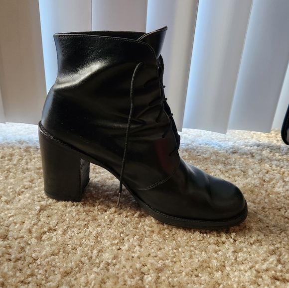 Charles David black leather heeled lace up booties size 7.5 - Picture 4 of 11